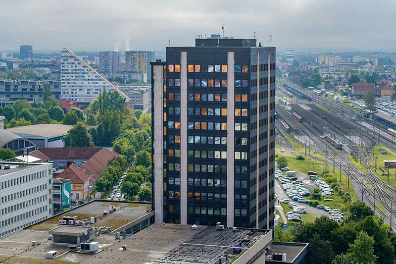 Poslovna stavba Delo v Ljubljani